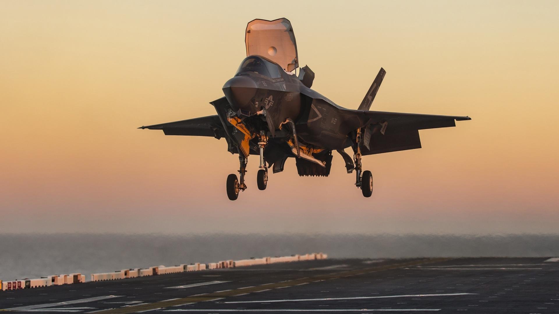 爱游戏-篮球联赛商业合作协议签署仪式举行，篮球赛协议书