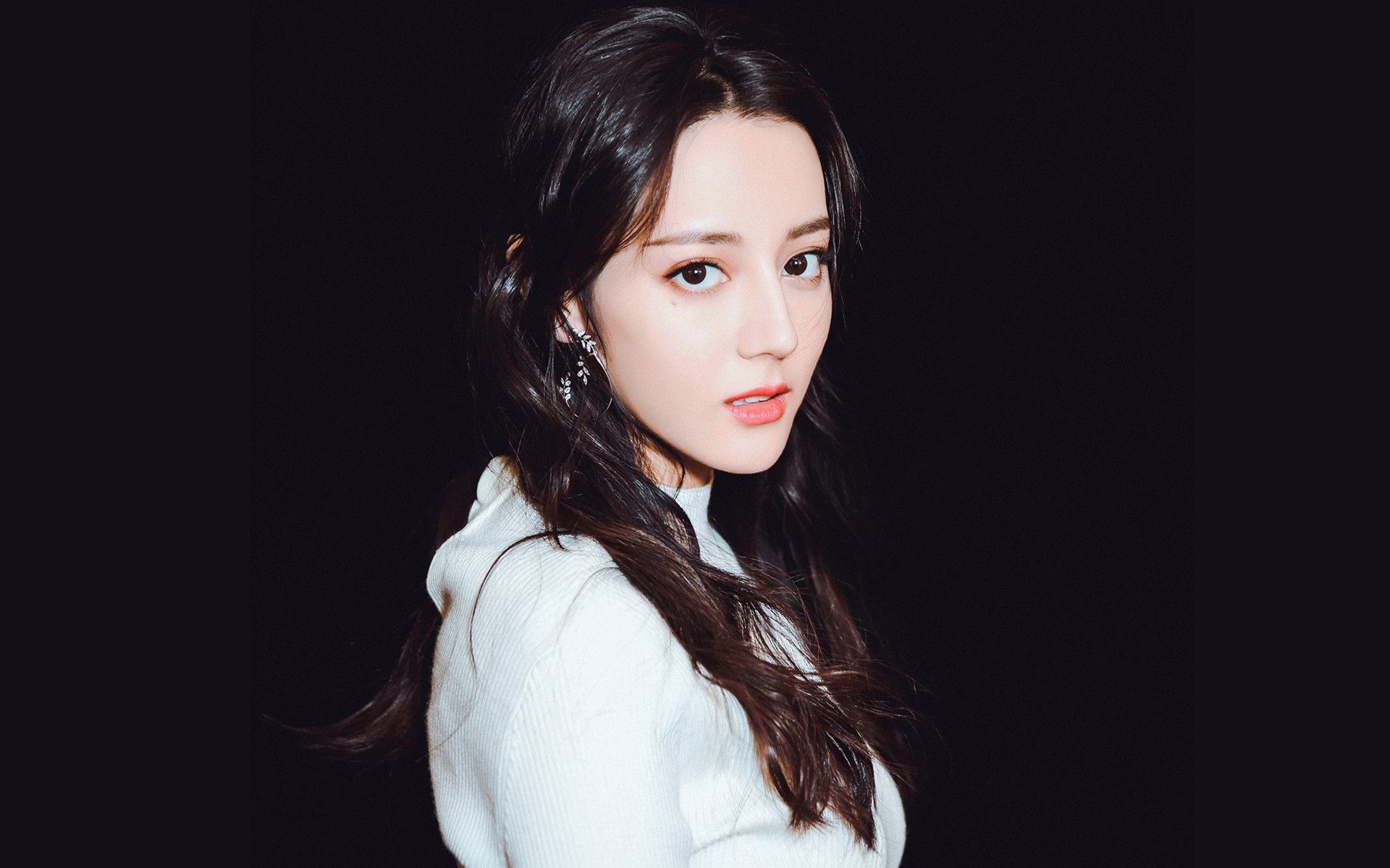 菲华商联总会举办论坛,支持菲律宾运动员参赛,促进中菲友谊。